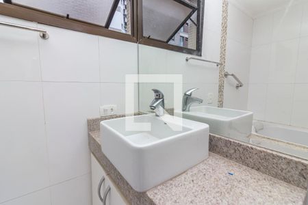 Banheiro de apartamento para alugar com 3 quartos, 124m² em Sumarezinho, São Paulo