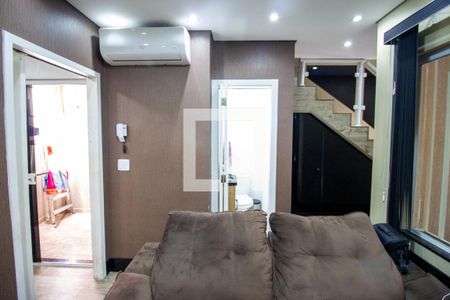 Sala de casa à venda com 2 quartos, 70m² em Vila Danubio Azul, São Paulo