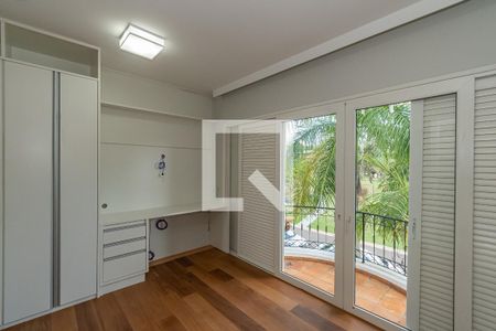 Casa de condomínio à venda com 490m², 4 quartos e 4 vagas Casa de condomínio à venda com 490m², 4 quartos e 4 vagasSuíte 3