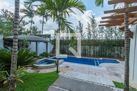 Casa de condomínio à venda com 490m², 4 quartos e 4 vagas Casa de condomínio à venda com 490m², 4 quartos e 4 vagasQuintal