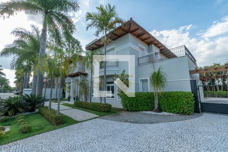 Casa de condomínio à venda com 490m², 4 quartos e 4 vagas Casa de condomínio à venda com 490m², 4 quartos e 4 vagasFachada da Casa