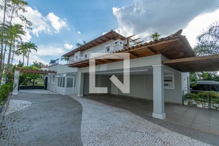 Casa de condomínio à venda com 490m², 4 quartos e 4 vagas Casa de condomínio à venda com 490m², 4 quartos e 4 vagasGaragem