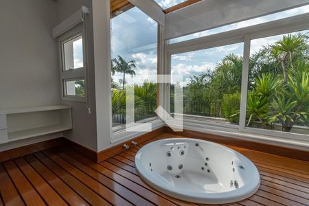 Casa de condomínio à venda com 490m², 4 quartos e 4 vagas Casa de condomínio à venda com 490m², 4 quartos e 4 vagasBanheiro Suite Master