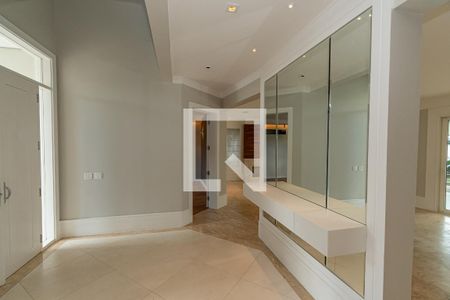 Casa de condomínio à venda com 490m², 4 quartos e 4 vagas Casa de condomínio à venda com 490m², 4 quartos e 4 vagasHall de Entrada