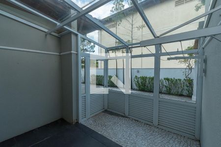 Casa de condomínio à venda com 490m², 4 quartos e 4 vagas Casa de condomínio à venda com 490m², 4 quartos e 4 vagas Área de Serviço - Varal