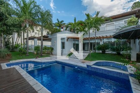 Casa de condomínio à venda com 490m², 4 quartos e 4 vagas Casa de condomínio à venda com 490m², 4 quartos e 4 vagasPiscina