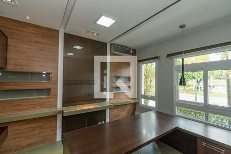 Casa de condomínio à venda com 490m², 4 quartos e 4 vagas Casa de condomínio à venda com 490m², 4 quartos e 4 vagasEscritório