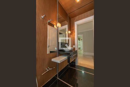 Casa de condomínio à venda com 490m², 4 quartos e 4 vagas Casa de condomínio à venda com 490m², 4 quartos e 4 vagasLavabo Escritório