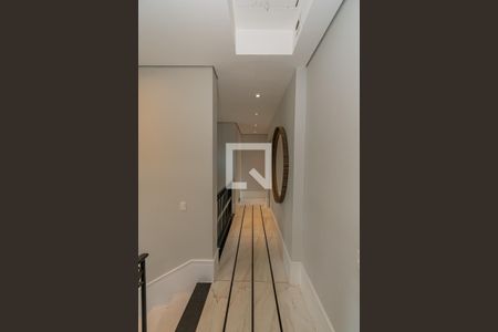 Casa de condomínio à venda com 490m², 4 quartos e 4 vagas Casa de condomínio à venda com 490m², 4 quartos e 4 vagasCorredor