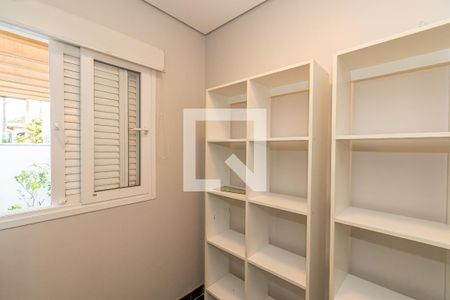 Casa de condomínio à venda com 490m², 4 quartos e 4 vagas Casa de condomínio à venda com 490m², 4 quartos e 4 vagasQuarto Área de Serviço