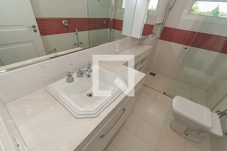 Casa de condomínio à venda com 490m², 4 quartos e 4 vagas Casa de condomínio à venda com 490m², 4 quartos e 4 vagasDetalhe Banheiro da Suíte 2