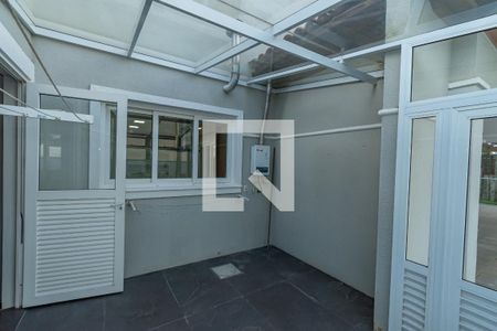 Casa de condomínio à venda com 490m², 4 quartos e 4 vagas Casa de condomínio à venda com 490m², 4 quartos e 4 vagas Área de Serviço - Varal