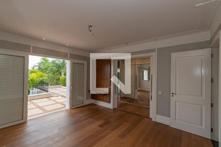 Casa de condomínio à venda com 490m², 4 quartos e 4 vagas Casa de condomínio à venda com 490m², 4 quartos e 4 vagasSuite Master