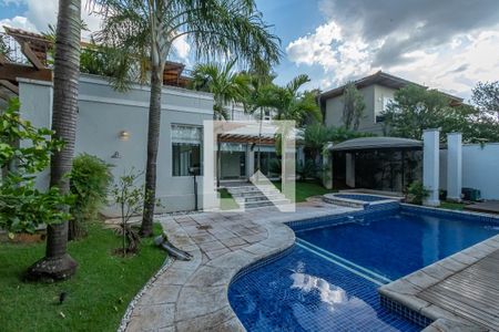 Casa de condomínio à venda com 490m², 4 quartos e 4 vagas Casa de condomínio à venda com 490m², 4 quartos e 4 vagasPiscina