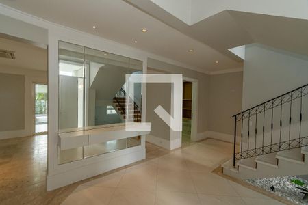 Casa de condomínio à venda com 490m², 4 quartos e 4 vagas Casa de condomínio à venda com 490m², 4 quartos e 4 vagasHall de Entrada