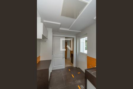 Casa de condomínio à venda com 490m², 4 quartos e 4 vagas Casa de condomínio à venda com 490m², 4 quartos e 4 vagasÁrea de Serviço