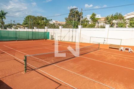 Casa de condomínio à venda com 490m², 4 quartos e 4 vagas Casa de condomínio à venda com 490m², 4 quartos e 4 vagasQuadra de Tenis