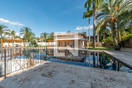 Casa de condomínio à venda com 490m², 4 quartos e 4 vagas Casa de condomínio à venda com 490m², 4 quartos e 4 vagasÁrea comum - Piscina