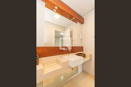 Casa de condomínio à venda com 490m², 4 quartos e 4 vagas Casa de condomínio à venda com 490m², 4 quartos e 4 vagasBanheiro da Suíte 3