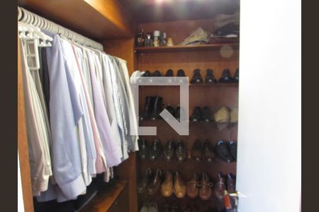 Closet da suíte 1 de apartamento à venda com 4 quartos, 251m² em Paineiras do Morumbi, São Paulo