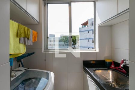 Apartamento à venda com 120m², 2 quartos e 2 vagas Apartamento à venda com 120m², 2 quartos e 2 vagasCozinha e Área de Serviço