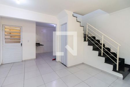 Sala de casa de condomínio à venda com 2 quartos, 70m² em Vila Carmosina, São Paulo