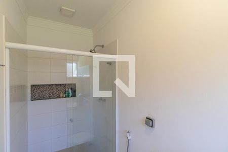 Casa de condomínio para alugar com 1080m², 4 quartos e 6 vagas Casa de condomínio para alugar com 1080m², 4 quartos e 6 vagasBanheiro da suíte 2