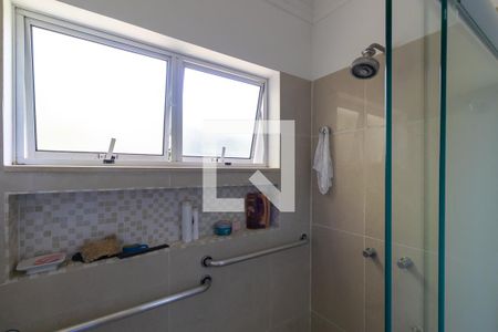 Casa de condomínio para alugar com 1080m², 4 quartos e 6 vagas Casa de condomínio para alugar com 1080m², 4 quartos e 6 vagasBanheiro da suíte 1