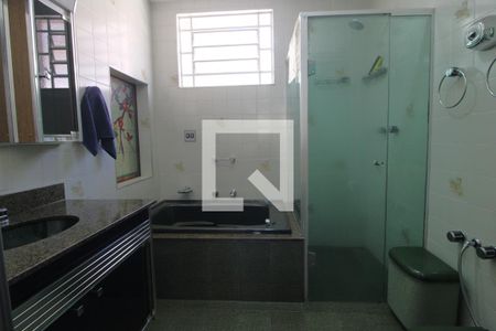 Banheiro da suíte de casa à venda com 3 quartos, 140m² em Jardim Luanda, São Paulo