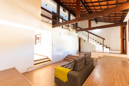 Sala de casa para alugar com 4 quartos, 360m² em Piratininga, Niterói