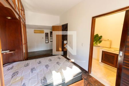 Suíte de casa para alugar com 4 quartos, 360m² em Piratininga, Niterói