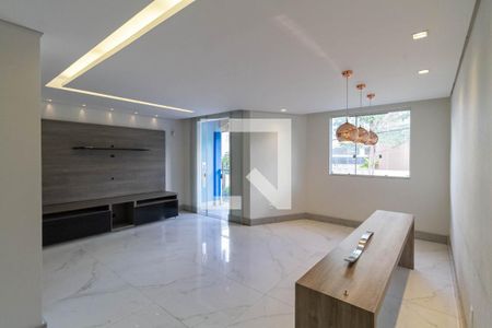 Sala  de casa à venda com 3 quartos, 180m² em Castelo, Belo Horizonte