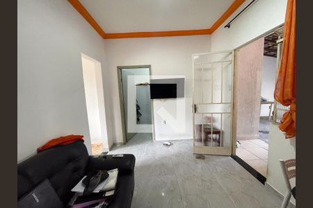 Sala de casa à venda com 3 quartos, 257m² em Regina (Barreiro), Contagem