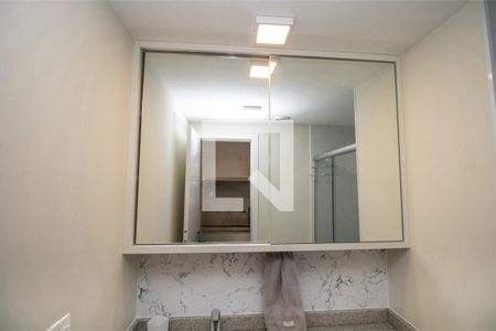 Banheiro de kitnet/studio à venda com 1 quarto, 27m² em Indianópolis, São Paulo