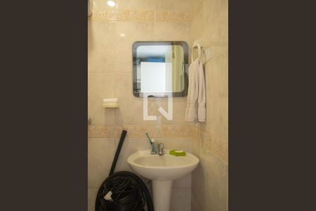 Casa de condomínio à venda com 191m², 3 quartos e 2 vagas Casa de condomínio à venda com 191m², 3 quartos e 2 vagasBanheiro de serviço