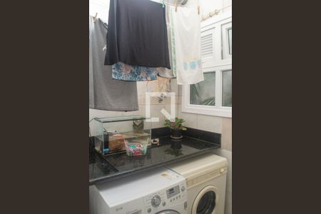 Casa de condomínio à venda com 191m², 3 quartos e 2 vagas Casa de condomínio à venda com 191m², 3 quartos e 2 vagasÁrea de serviço