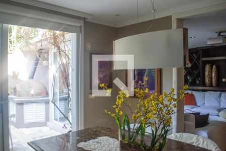 Casa de condomínio à venda com 191m², 3 quartos e 2 vagas Casa de condomínio à venda com 191m², 3 quartos e 2 vagasSala com churrasqueira