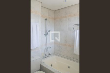 Casa de condomínio à venda com 191m², 3 quartos e 2 vagas Casa de condomínio à venda com 191m², 3 quartos e 2 vagasBanheiro suite