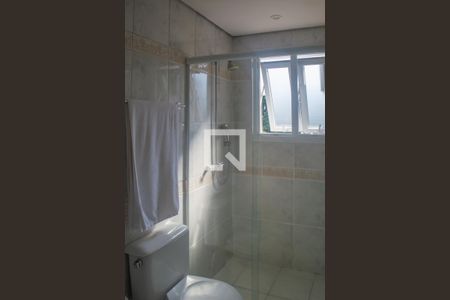 Casa de condomínio à venda com 191m², 3 quartos e 2 vagas Casa de condomínio à venda com 191m², 3 quartos e 2 vagasBanheiro social