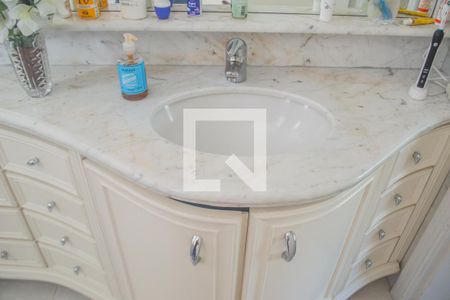 Casa de condomínio à venda com 191m², 3 quartos e 2 vagas Casa de condomínio à venda com 191m², 3 quartos e 2 vagasBanheiro suite - pia