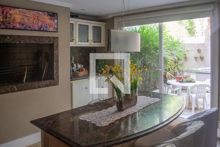 Casa de condomínio à venda com 191m², 3 quartos e 2 vagas Casa de condomínio à venda com 191m², 3 quartos e 2 vagasSala com churrasqueira