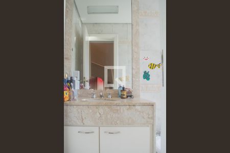 Casa de condomínio à venda com 191m², 3 quartos e 2 vagas Casa de condomínio à venda com 191m², 3 quartos e 2 vagasBanheiro social