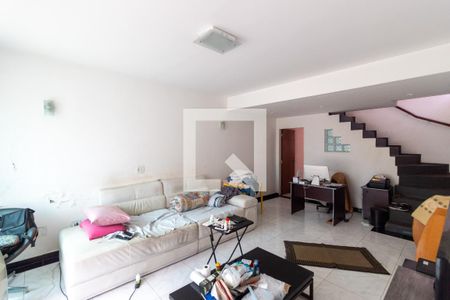 Casa à venda com 180m², 2 quartos e 2 vagasSala