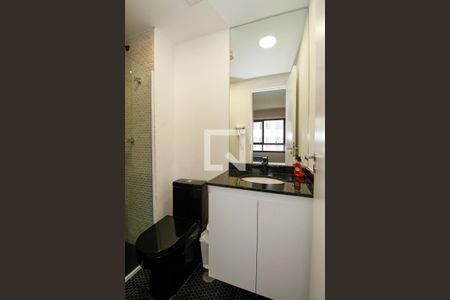 Banheiro de kitnet/studio para alugar com 1 quarto, 25m² em Pinheiros, São Paulo