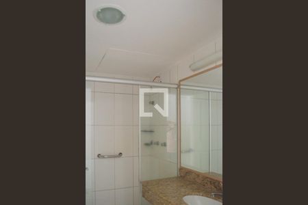 Banheiro de kitnet/studio à venda com 1 quarto, 35m² em Centro Histórico, Porto Alegre