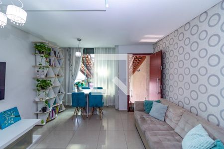 Sala de casa à venda com 3 quartos, 104m² em São Lucas, São Paulo