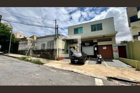 fachada de casa à venda com 3 quartos, 257m² em Alto Caiçaras, Belo Horizonte