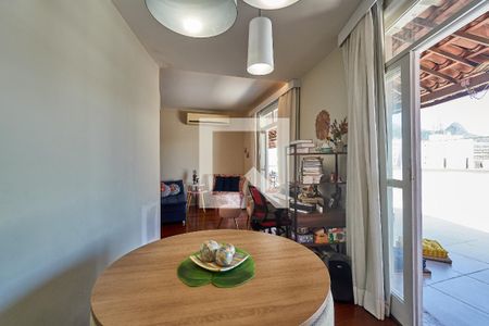 Apartamento à venda com 230m², 3 quartos e 1 vaga Apartamento à venda com 230m², 3 quartos e 1 vagaSala