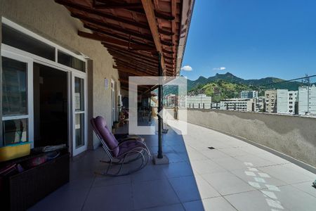 Apartamento à venda com 230m², 3 quartos e 1 vaga Apartamento à venda com 230m², 3 quartos e 1 vagaVaranda