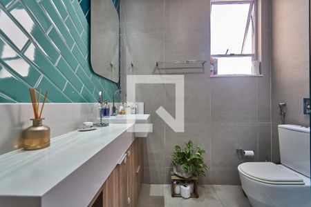 Apartamento à venda com 230m², 3 quartos e 1 vaga Apartamento à venda com 230m², 3 quartos e 1 vagaSuíte - Banheiro